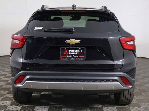 Used 2025 Chevrolet Trax LT w/ Driver Confidence Package FWD image 11