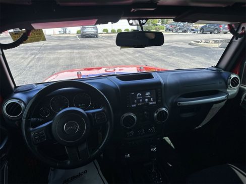 Used 2017 Jeep Wrangler Unlimited Rubicon w/ Cold Weather Group image 10