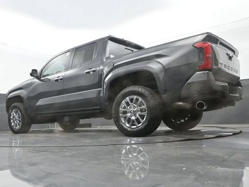 Used 2024 Toyota Tacoma Limited w/ Limited Package (LT) AWD/4WD image 27