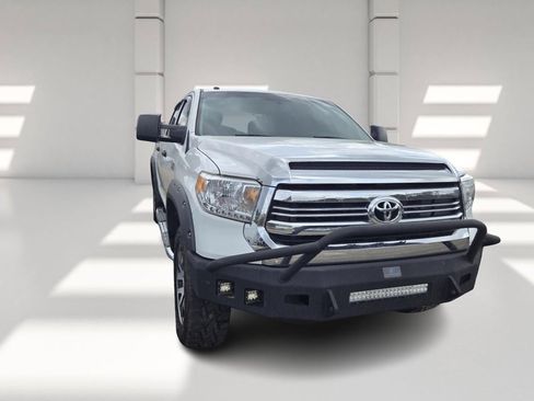 Used 2017 Toyota Tundra SR5 w/ SR5 Upgrade Package image 3