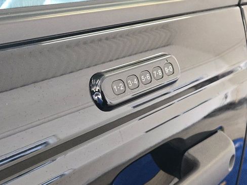 Used 2023 Ford Bronco Wildtrak image 9