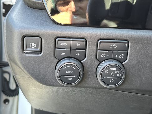 Used 2025 Chevrolet Silverado 1500 LT Trail Boss w/ Convenience Package II image 26