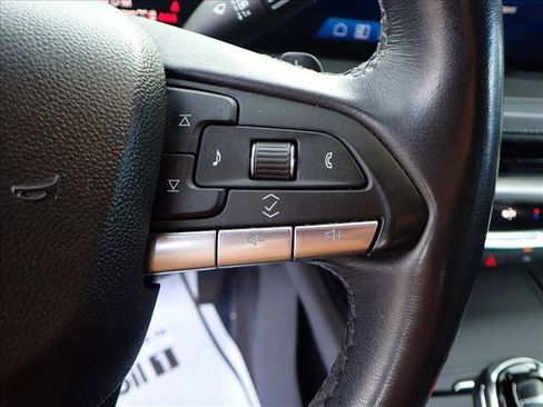 Used 2024 Cadillac XT4 Premium Luxury image 16