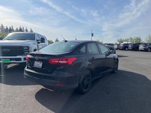 Used 2016 Ford Focus SE w/ Equipment Group 201A FWD image 3