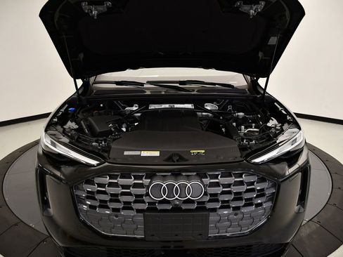 Used 2025 Audi Q5 Premium w/ Convenience Package image 12