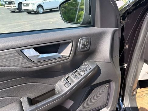 Used 2023 Ford Escape Platinum w/ Premium Technology Package AWD/4WD image 14