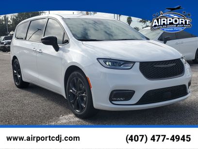 New 2026 Chrysler Pacifica Select