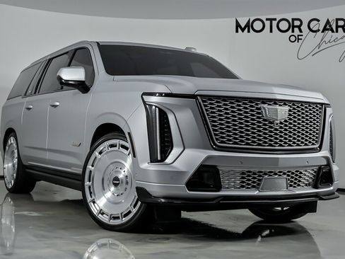 Used 2025 Cadillac Escalade ESV V AWD/4WD image 1