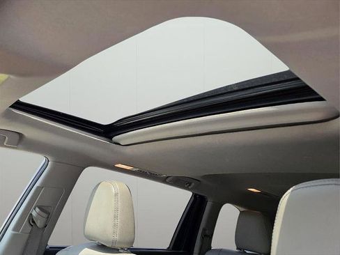 Used 2019 Toyota Highlander XLE image 24