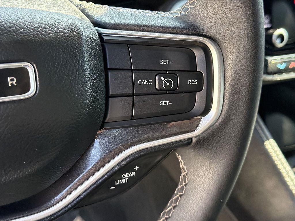 Used 2023 Jeep Wagoneer 4WD image 36