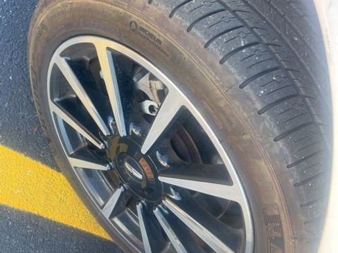 Used 2017 Lincoln Continental Reserve image 7