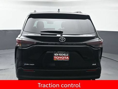 Used 2026 Toyota Sienna XLE AWD/4WD image 5