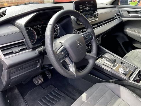 Used 2024 Mitsubishi Outlander SE AWD/4WD image 13