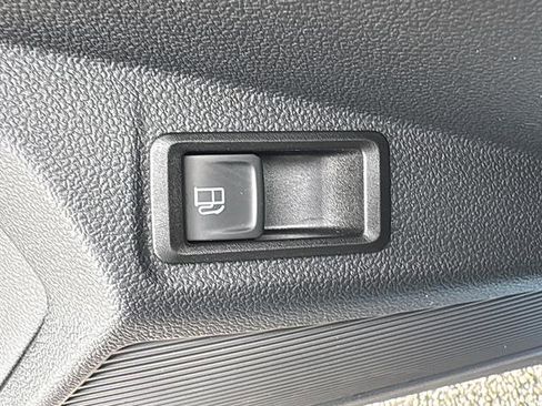 Certified 2024 Volkswagen Taos SE FWD image 32