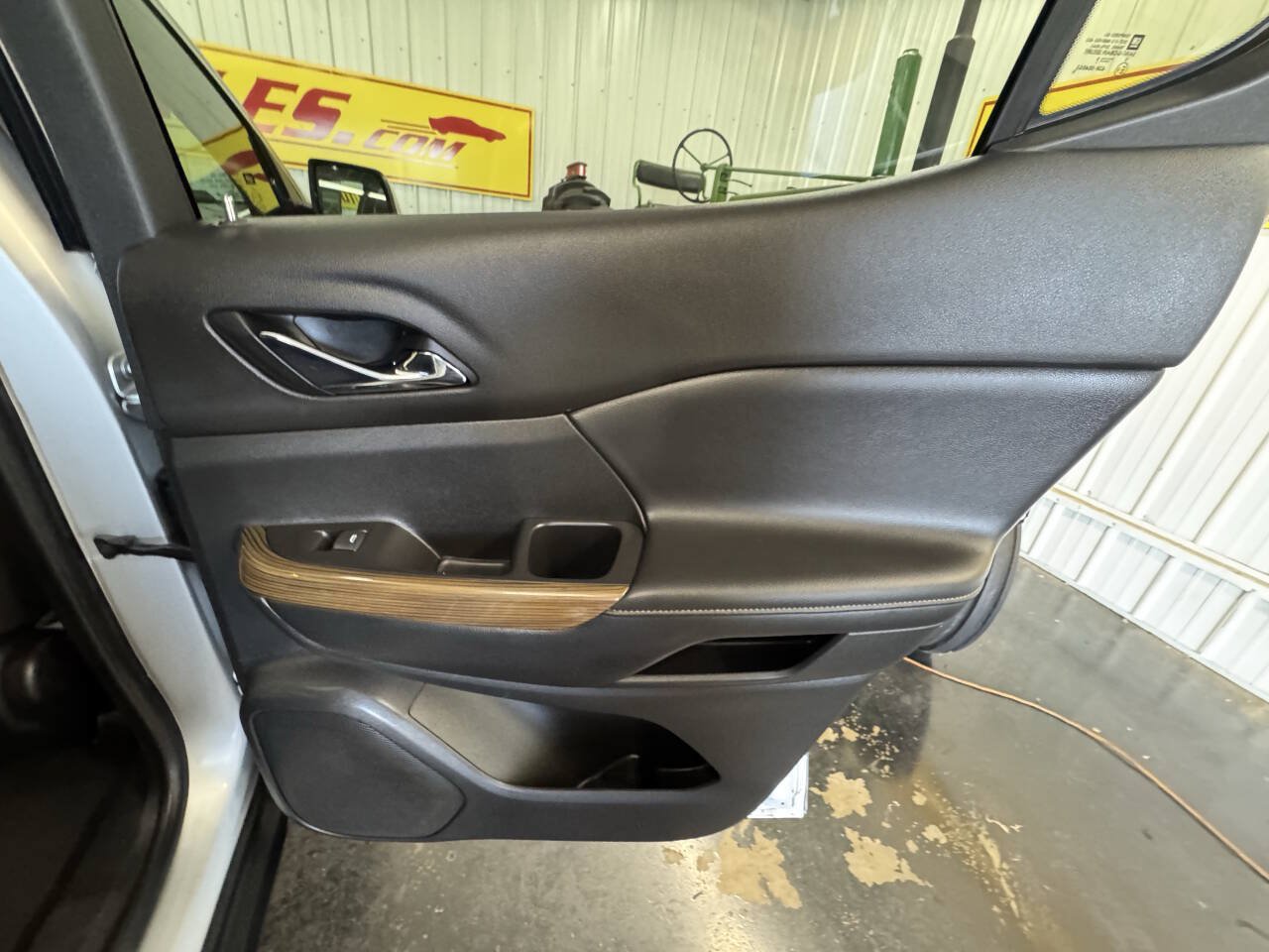 Used 2019 GMC Acadia SLE w/ LPO, Black Accent Package FWD image 36