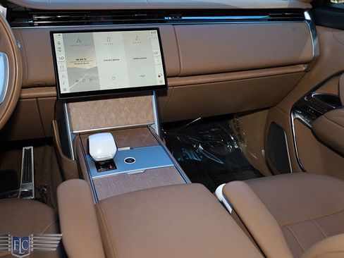 Used 2024 Land Rover Range Rover SV image 45