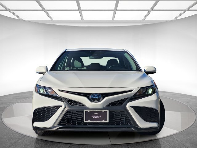 Used 2022 Toyota Camry SE FWD image 2