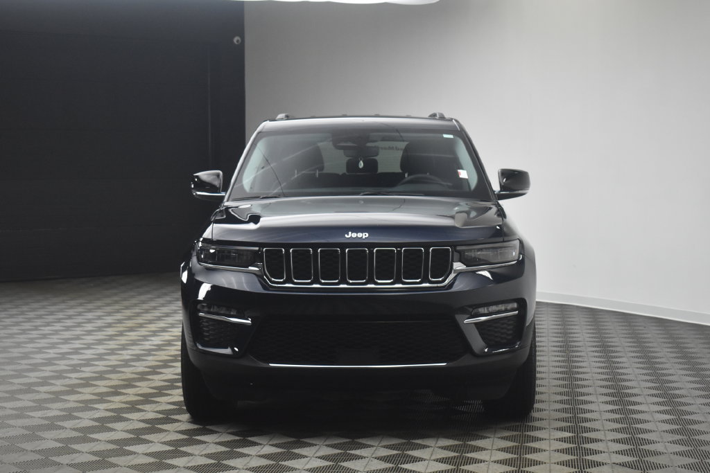 Used 2023 Jeep Grand Cherokee Limited w/ Trailer Tow Prep Group (B) AWD/4WD image 17