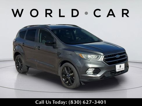 Used 2017 Ford Escape SE w/ Equipment Group 201A FWD image 1