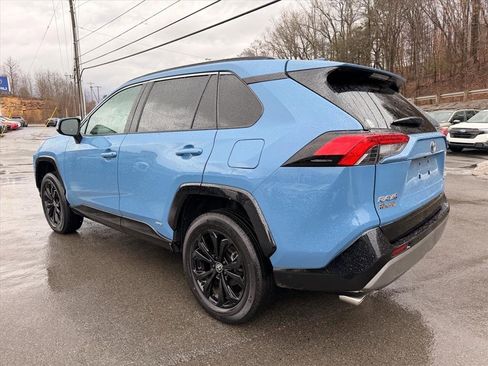 Used 2024 Toyota RAV4 SE w/ Convenience Package image 4