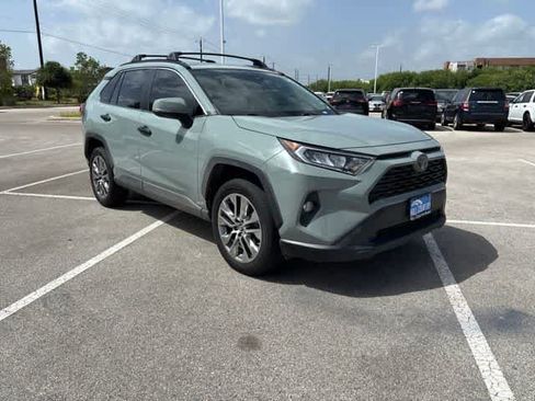Used 2019 Toyota RAV4 XLE Premium FWD image 7