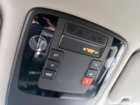 Used 2024 Kia Carnival EX FWD image 40