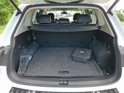 Used 2024 Volkswagen Tiguan SE AWD/4WD image 28