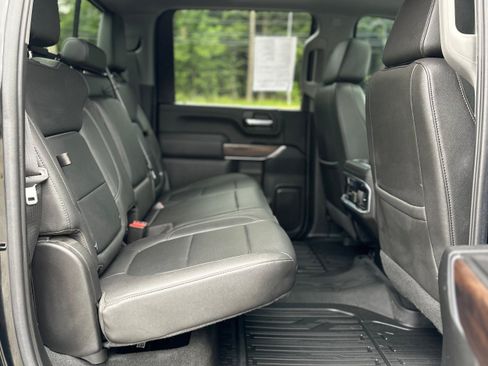 Used 2022 GMC Sierra 2500 SLT w/ SLT Convenience Package AWD/4WD image 18