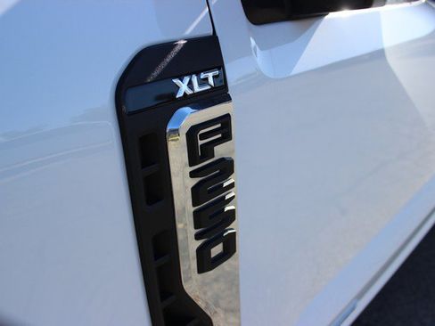 Used 2024 Ford F250 XLT w/ FX4 Off-Road Package AWD/4WD image 2