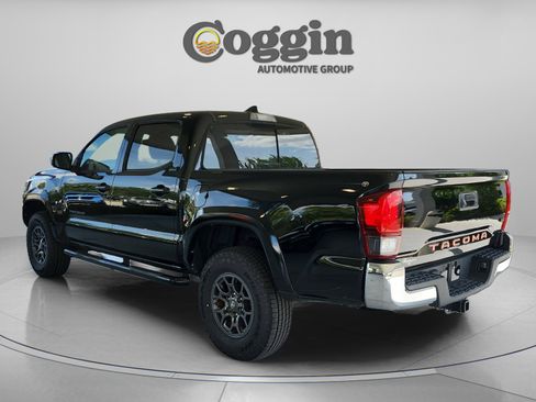 Used 2018 Toyota Tacoma SR5 RWD image 3