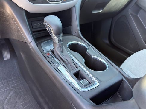 Used 2022 Chevrolet Equinox LS w/ LS Convenience Package image 18