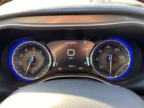 Used 2023 Chrysler Pacifica Touring-L w/ Uconnect Theater Family Group AWD/4WD image 29