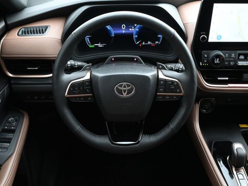Used 2025 Toyota Grand Highlander AWD Hybrid image 10