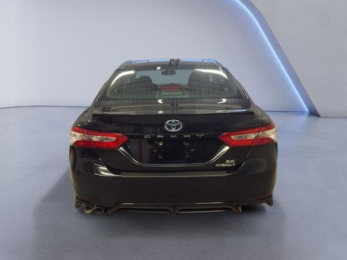 Used 2020 Toyota Camry SE w/ Sunroof Package image 6