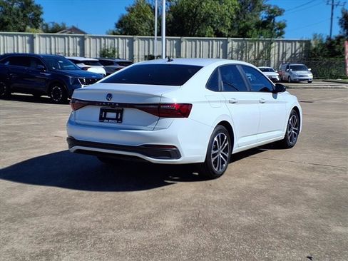 Used 2025 Volkswagen Jetta Sport image 4