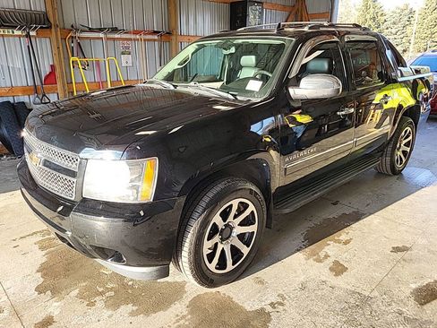 Used 2011 Chevrolet Avalanche LTZ image 2