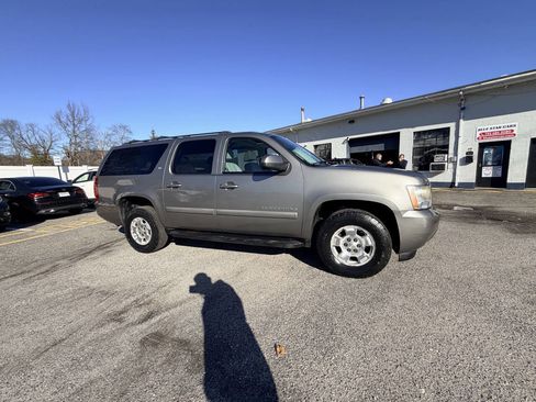 Used 2007 Chevrolet Suburban LT w/ LT Preferred Equipment Group image 7