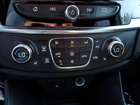 Used 2022 Chevrolet Traverse LT AWD/4WD image 24