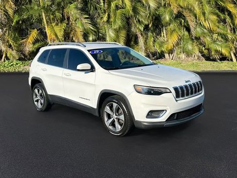 Used 2019 Jeep Cherokee Limited image 2