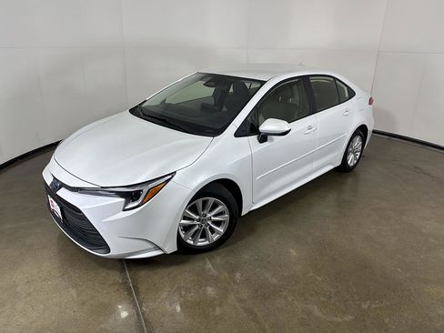 Used 2024 Toyota Corolla LE w/ LE Convenience Package image 17