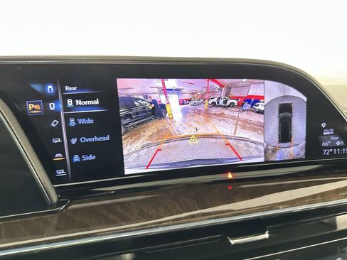 Used 2023 Cadillac Escalade ESV Sport Platinum AWD/4WD image 18