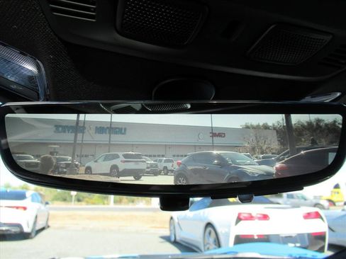 Used 2021 Chevrolet Corvette w/ 2LT image 21