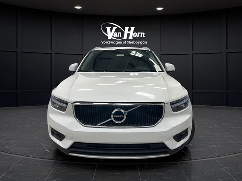 Used 2022 Volvo XC40 T5 Momentum AWD/4WD image 2