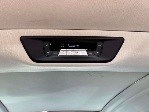 Used 2023 BMW X7 xDrive40i w/ Premium Package AWD/4WD image 15