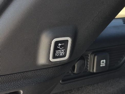 Used 2025 Jeep Grand Cherokee Summit AWD/4WD image 9
