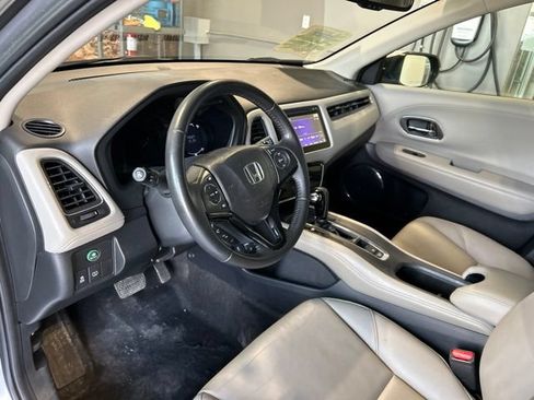 Used 2018 Honda HR-V EX-L image 2
