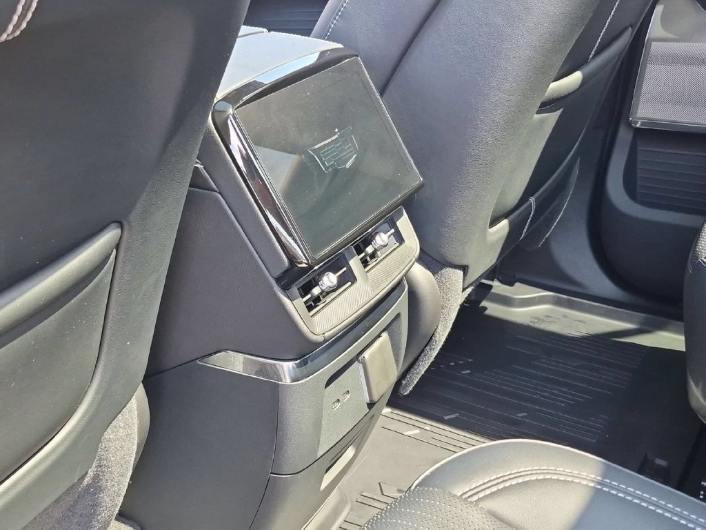 Certified 2026 Cadillac Vistiq Luxury w/ LPO, Floor Liner Package AWD/4WD image 20