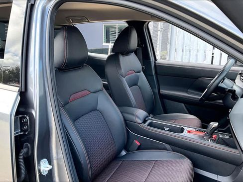 Certified 2025 Nissan Kicks SR image 9