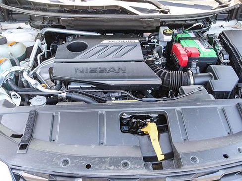 Used 2023 Nissan Rogue SV image 16