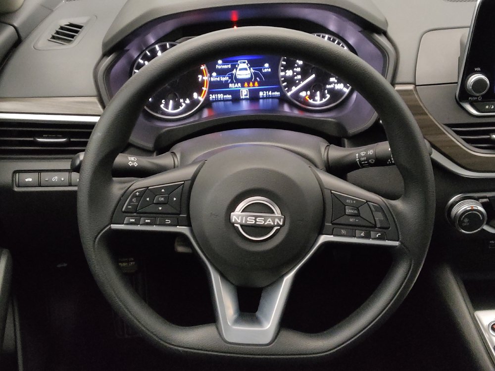 Used 2025 Nissan Altima 2.5 SV FWD image 22